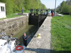 Tying the boat in the lock